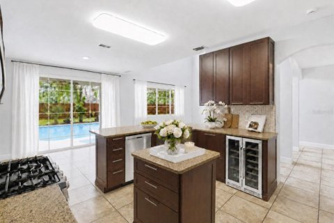 House in Brandon, Florida 4 bedrooms, 223.06 sq.m. № 2227445 - photo 4