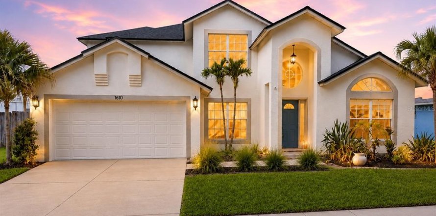 House in Brandon, Florida 4 bedrooms, 223.06 sq.m. № 2227445