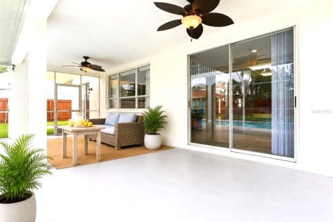 House in Brandon, Florida 4 bedrooms, 223.06 sq.m. № 2227445 - photo 30