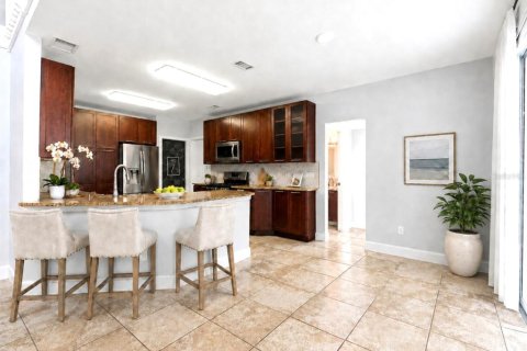 House in Brandon, Florida 4 bedrooms, 223.06 sq.m. № 2227445 - photo 3