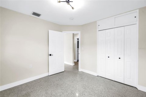 House in Gulfport, Florida 3 bedrooms, 104.05 sq.m. № 1911900 - photo 13