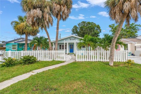 House in Gulfport, Florida 3 bedrooms, 104.05 sq.m. № 1911900 - photo 6