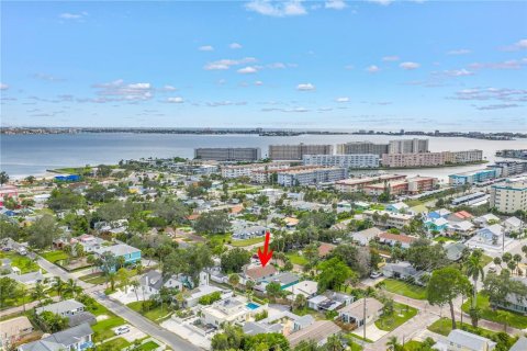 House in Gulfport, Florida 3 bedrooms, 104.05 sq.m. № 1911900 - photo 27