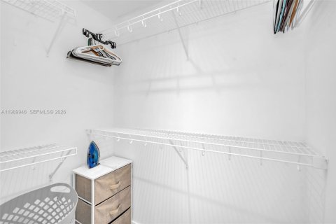 Condominio en alquiler en Miami, Florida, 2 dormitorios, 81.75 m2 № 2057808 - foto 15