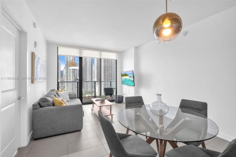 Condominio en alquiler en Miami, Florida, 2 dormitorios, 81.75 m2 № 2057808 - foto 9