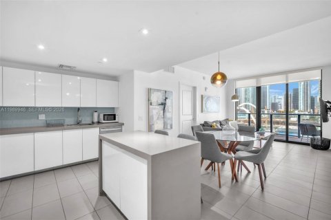 Condominio en Miami, Florida, 2 dormitorios № 2057808
