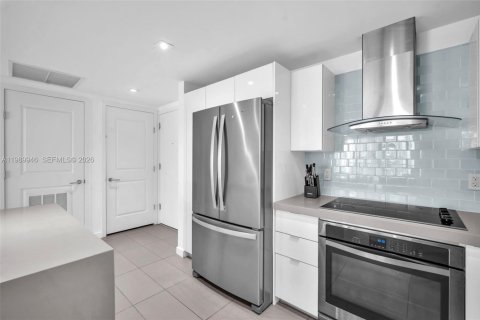 Condominio en alquiler en Miami, Florida, 2 dormitorios, 81.75 m2 № 2057808 - foto 4