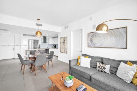 Condominio en alquiler en Miami, Florida, 2 dormitorios, 81.75 m2 № 2057808 - foto 11