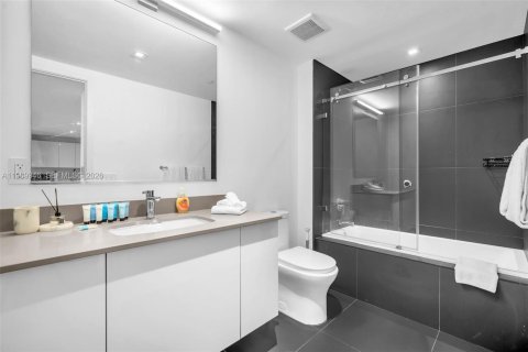 Condominio en alquiler en Miami, Florida, 2 dormitorios, 81.75 m2 № 2057808 - foto 19