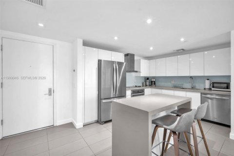 Condominio en alquiler en Miami, Florida, 2 dormitorios, 81.75 m2 № 2057808 - foto 2