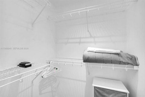 Condominio en alquiler en Miami, Florida, 2 dormitorios, 81.75 m2 № 2057808 - foto 18