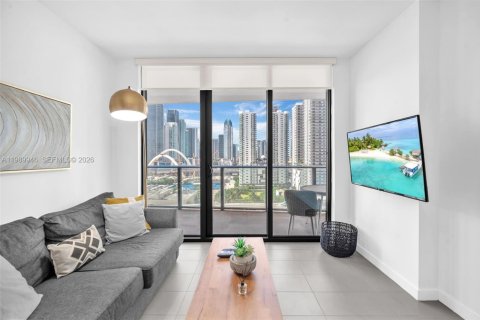 Condominio en alquiler en Miami, Florida, 2 dormitorios, 81.75 m2 № 2057808 - foto 10