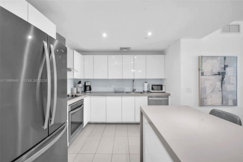 Condominio en alquiler en Miami, Florida, 2 dormitorios, 81.75 m2 № 2057808 - foto 3