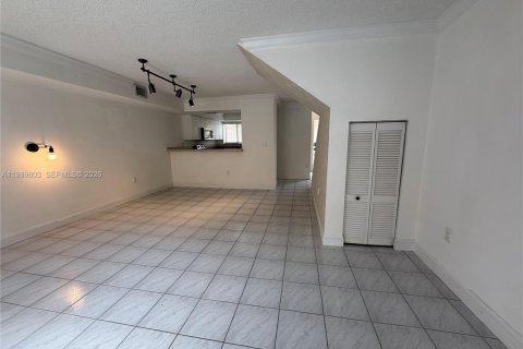 Copropriété à louer à Miami, Floride: 2 chambres, 98.48 m2 № 2051934 - photo 4
