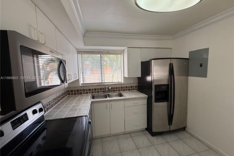 Copropriété à louer à Miami, Floride: 2 chambres, 98.48 m2 № 2051934 - photo 6