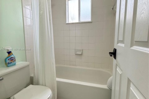 Copropriété à louer à Miami, Floride: 2 chambres, 98.48 m2 № 2051934 - photo 15