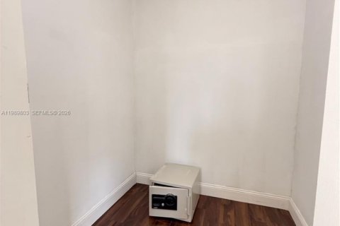 Copropriété à louer à Miami, Floride: 2 chambres, 98.48 m2 № 2051934 - photo 11