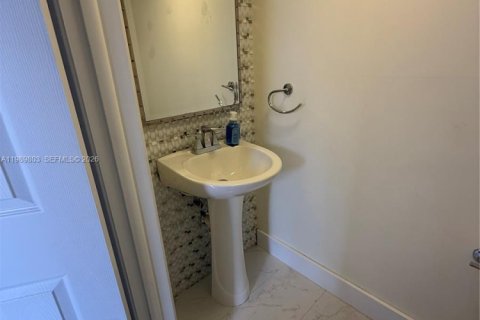 Copropriété à louer à Miami, Floride: 2 chambres, 98.48 m2 № 2051934 - photo 17