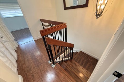 Copropriété à louer à Miami, Floride: 2 chambres, 98.48 m2 № 2051934 - photo 9