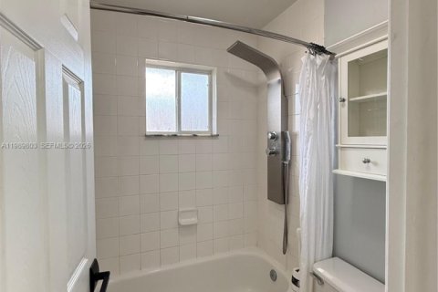 Copropriété à louer à Miami, Floride: 2 chambres, 98.48 m2 № 2051934 - photo 12