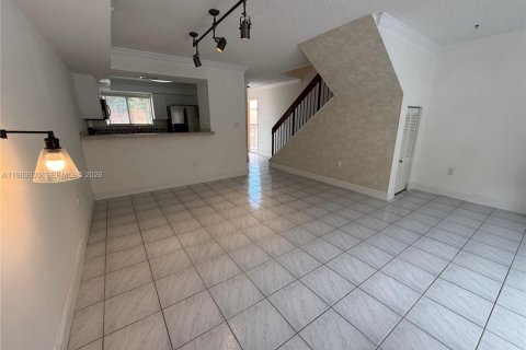 Copropriété à louer à Miami, Floride: 2 chambres, 98.48 m2 № 2051934 - photo 2