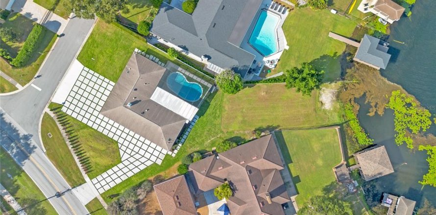 House in Belle Isle, Florida 4 bedrooms, 222.97 sq.m. № 2431077