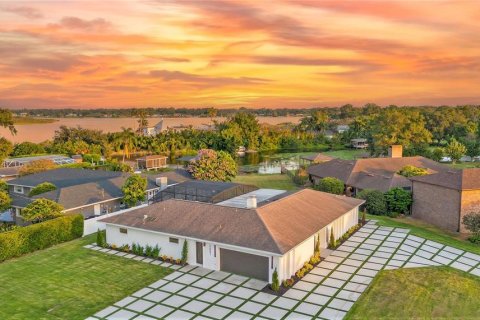 House in Belle Isle, Florida 4 bedrooms, 222.97 sq.m. № 2431077 - photo 6