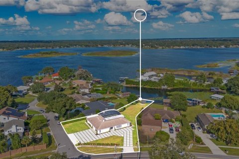 House in Belle Isle, Florida 4 bedrooms, 222.97 sq.m. № 2431077 - photo 2