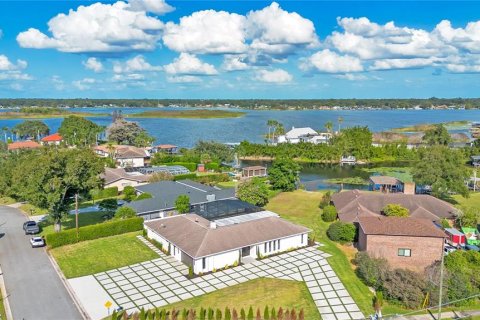 House in Belle Isle, Florida 4 bedrooms, 222.97 sq.m. № 2431077 - photo 4