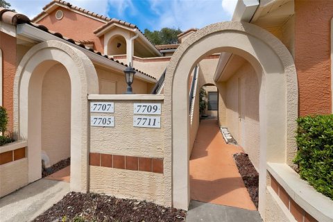 Touwnhouse à vendre à Orlando, Floride: 2 chambres, 99.87 m2 № 2408834 - photo 2