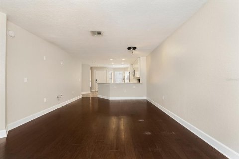 Touwnhouse à vendre à Orlando, Floride: 2 chambres, 99.87 m2 № 2408834 - photo 11