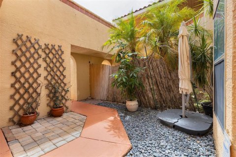 Touwnhouse à vendre à Orlando, Floride: 2 chambres, 99.87 m2 № 2408834 - photo 3