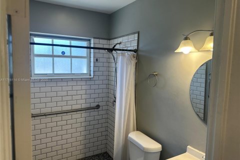 House in Miami, Florida 3 bedrooms, 130.43 sq.m. № 1495996 - photo 18