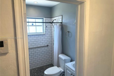 House in Miami, Florida 3 bedrooms, 130.43 sq.m. № 1495996 - photo 19
