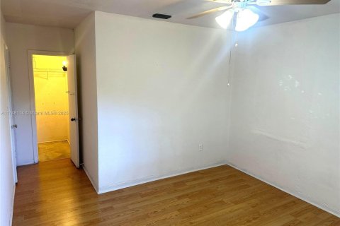 House in Miami, Florida 3 bedrooms, 130.43 sq.m. № 1495996 - photo 23