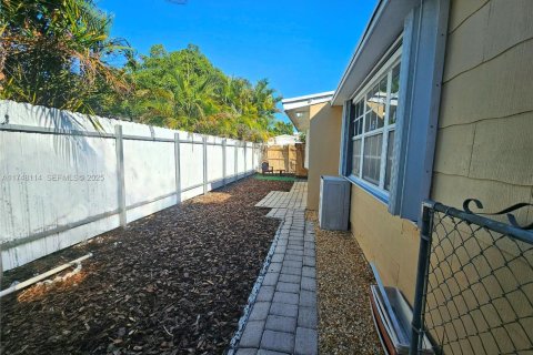 Casa en venta en Miami, Florida, 3 dormitorios, 130.43 m2 № 1495996 - foto 24