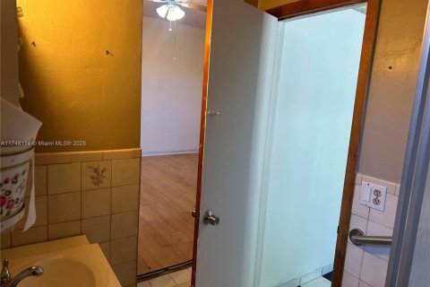 House in Miami, Florida 3 bedrooms, 130.43 sq.m. № 1495996 - photo 29