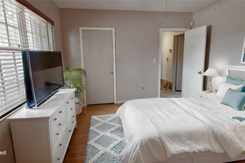 Casa en venta en Miami, Florida, 3 dormitorios, 130.43 m2 № 1495996 - foto 9
