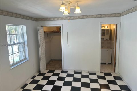 House in Miami, Florida 3 bedrooms, 130.43 sq.m. № 1495996 - photo 25