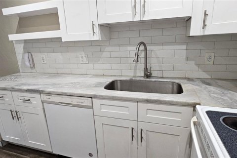Casa en venta en Miami, Florida, 3 dormitorios, 130.43 m2 № 1495996 - foto 5