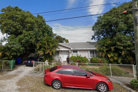 Casa en venta en Miami, Florida, 3 dormitorios, 130.43 m2 № 1495996 - foto 1