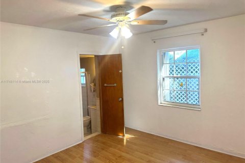 House in Miami, Florida 3 bedrooms, 130.43 sq.m. № 1495996 - photo 22