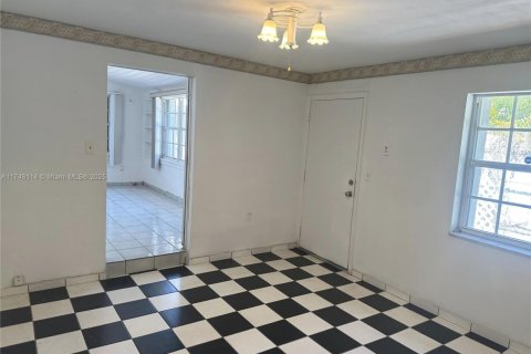 House in Miami, Florida 3 bedrooms, 130.43 sq.m. № 1495996 - photo 26