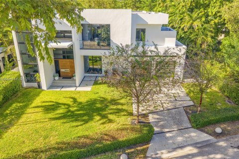 House in Miami, Florida 5 bedrooms, 348.29 sq.m. № 1955086 - photo 2