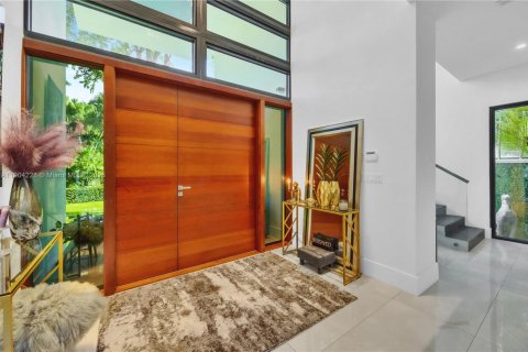 House in Miami, Florida 5 bedrooms, 348.29 sq.m. № 1955086 - photo 4
