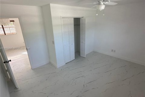 Casa en alquiler en Hollywood, Florida, 3 dormitorios, 179.3 m2 № 2030908 - foto 16