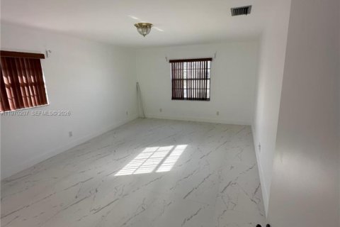 Casa en alquiler en Hollywood, Florida, 3 dormitorios, 179.3 m2 № 2030908 - foto 19