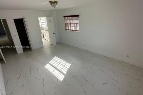 Casa en alquiler en Hollywood, Florida, 3 dormitorios, 179.3 m2 № 2030908 - foto 20