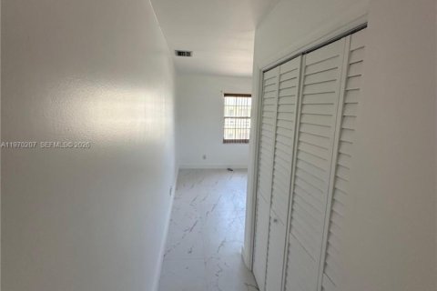 Casa en alquiler en Hollywood, Florida, 3 dormitorios, 179.3 m2 № 2030908 - foto 17