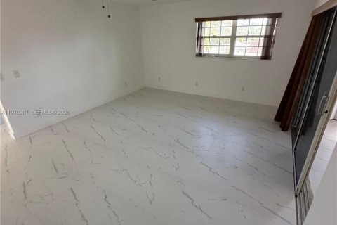 Casa en alquiler en Hollywood, Florida, 3 dormitorios, 179.3 m2 № 2030908 - foto 7